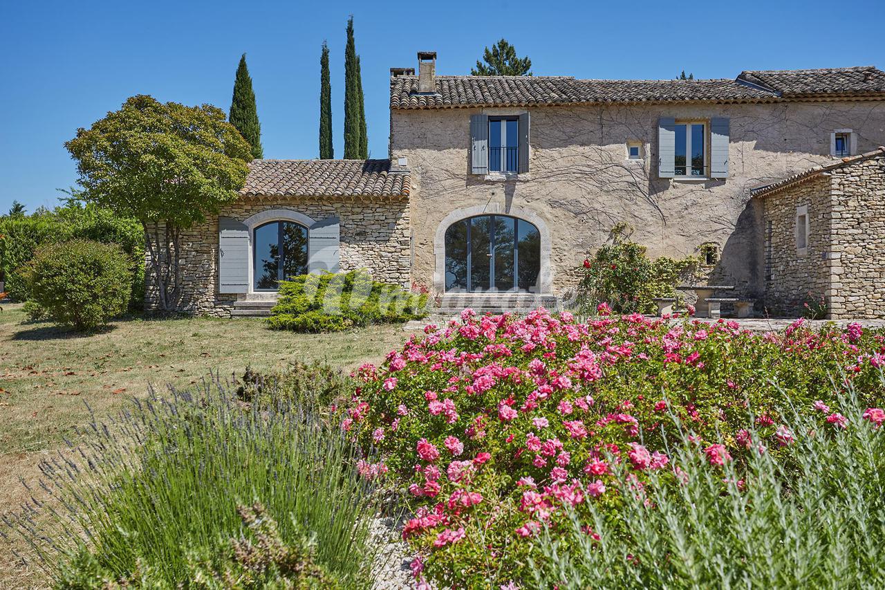 Вилла в Menerbes, Vaucluse, Provence-Alpes-Côte d`Azur.