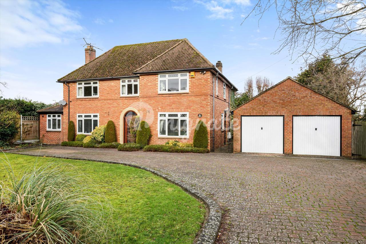 Вилла в Charlton Lane, Cheltenham, Gloucestershire, GL53