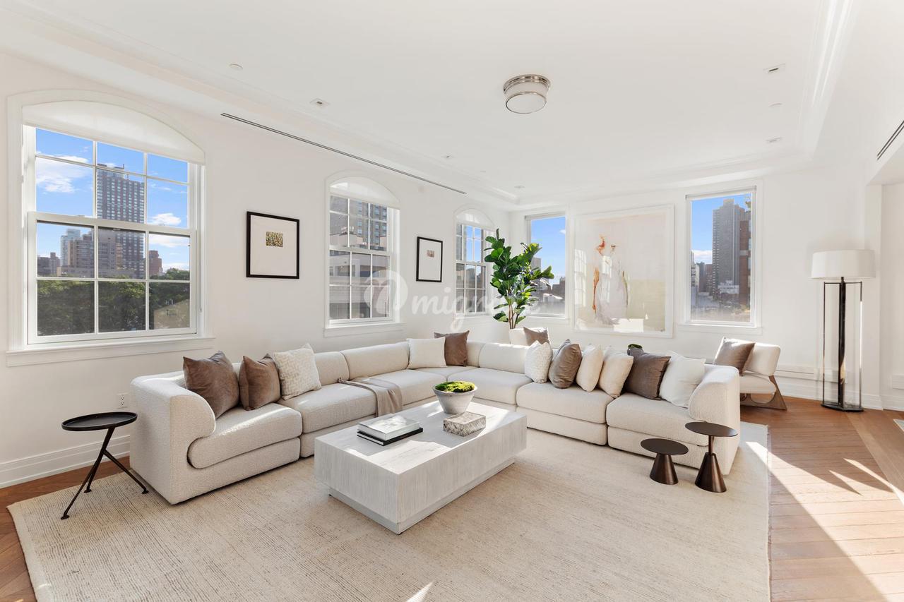 Кондоминиум в Park Mansion, 320 E 82ND ST, TH - Yorkville, New York