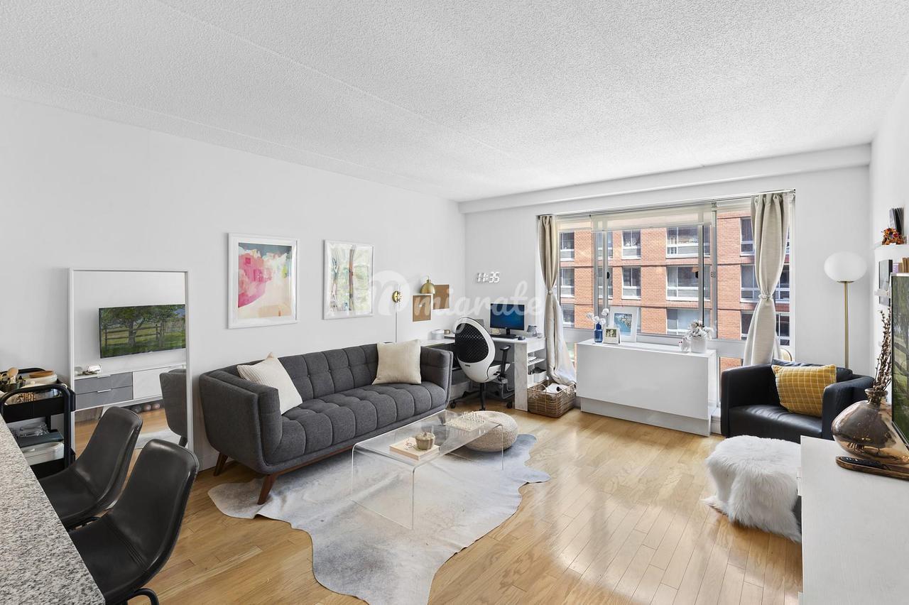 Кондоминиум в 555W23, 555 W 23RD ST, S8C - Chelsea, New York