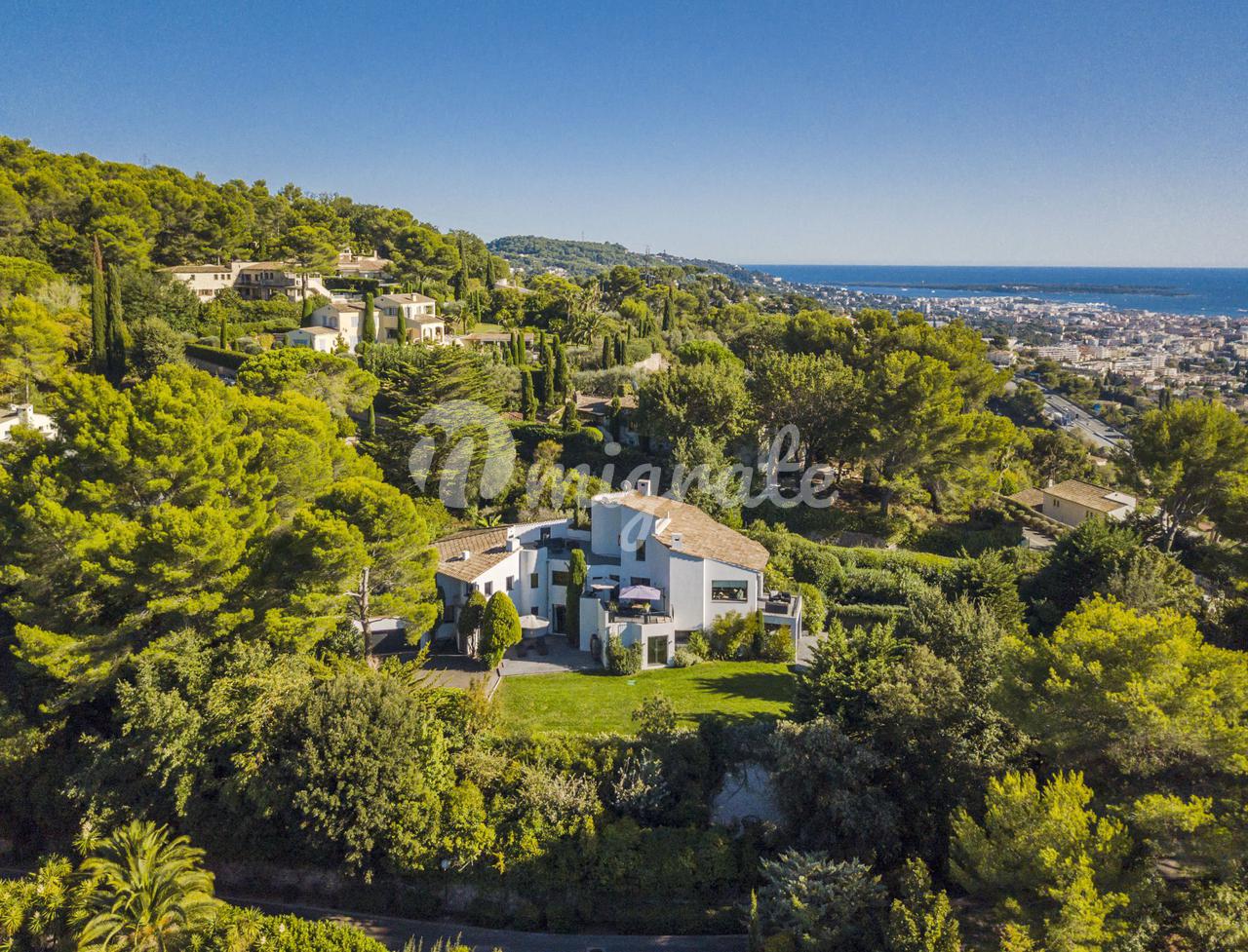 Ультрасовременная вилла в Мужен