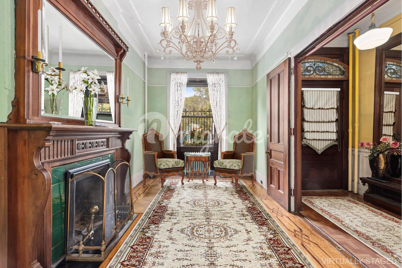 Вилла в 910 ST NICHOLAS AVE, TOWNHOUSE - Washington Heights, New York