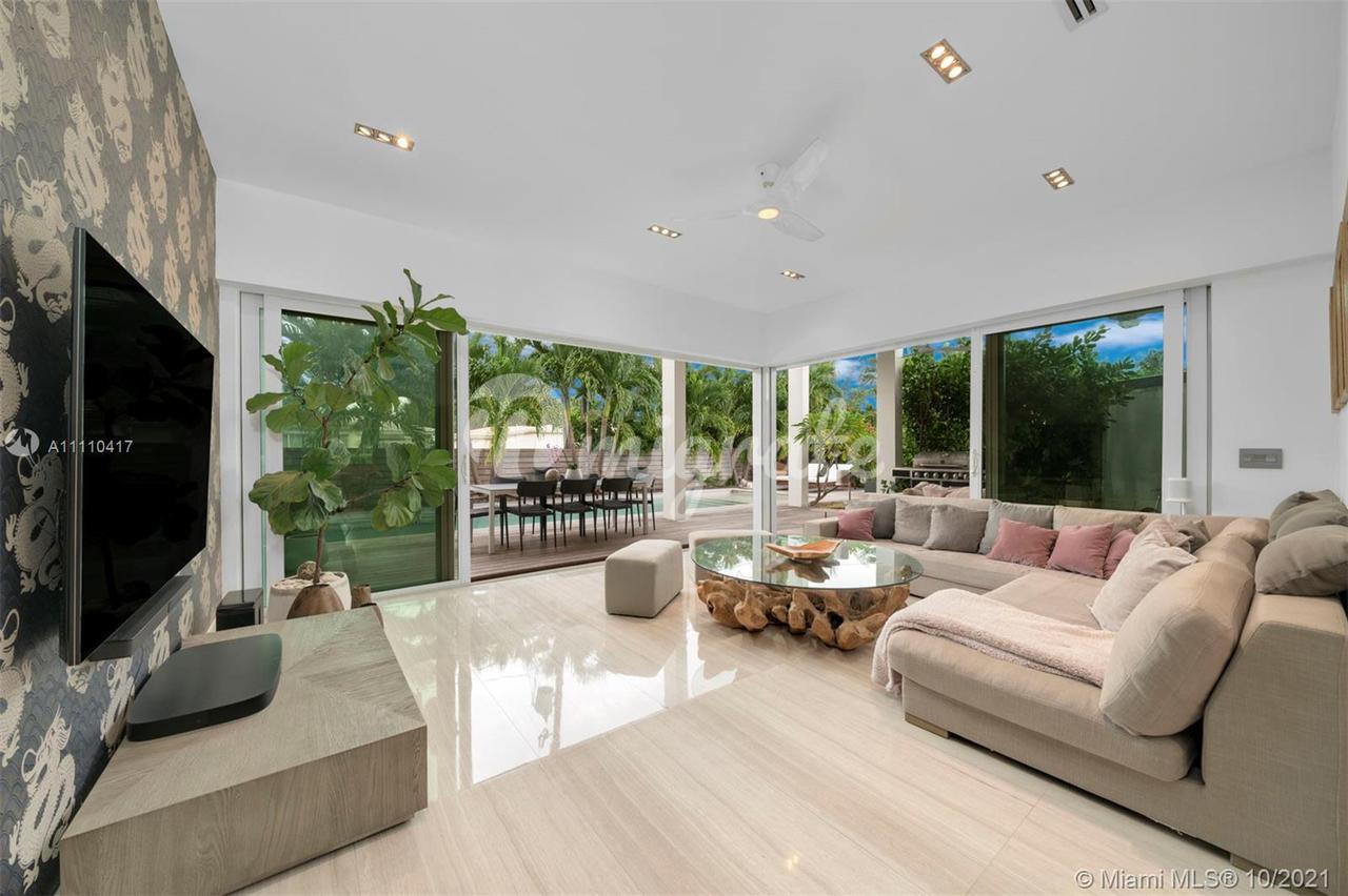 Вилла в 265  Fairway Dr  - Miami Beach, Florida