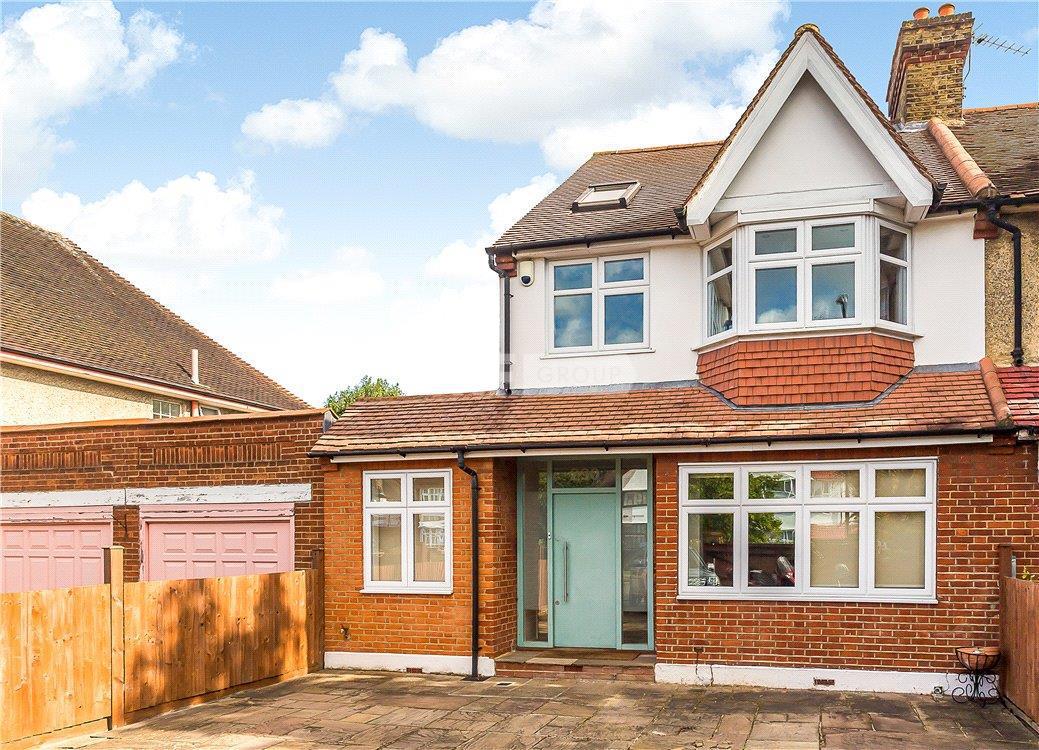 Вилла в Coombe Lane, London, SW20