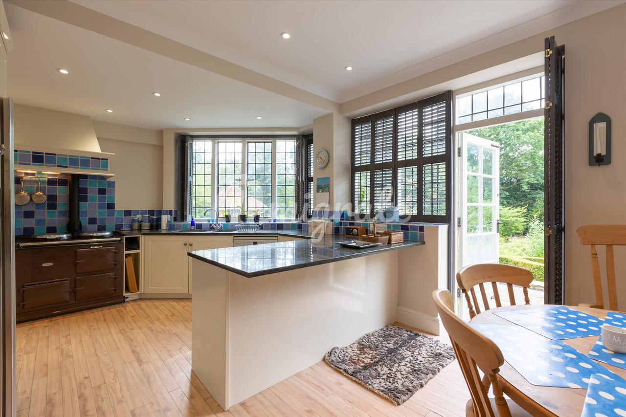 Вилла в Danes Hill, The Hockering, Woking, Surrey, GU22