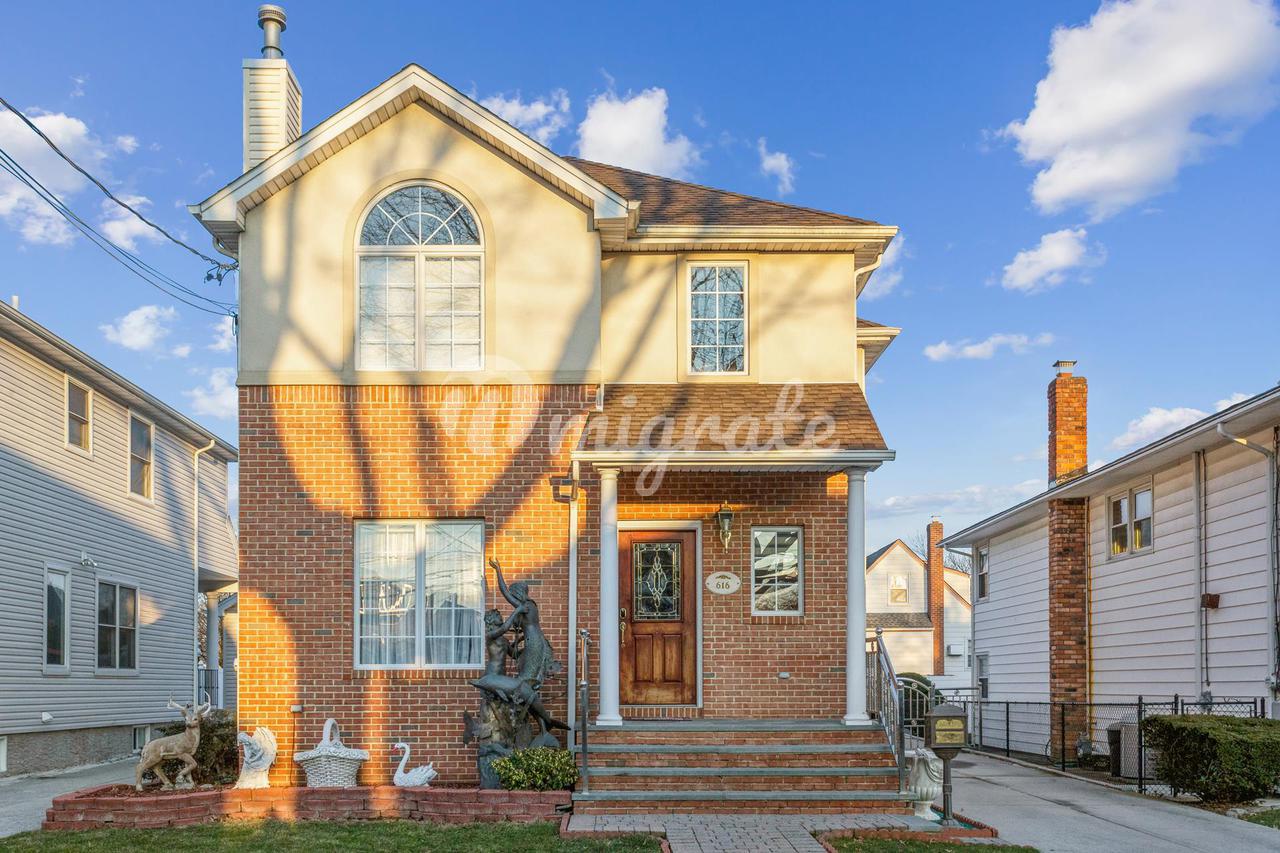 Вилла в 616 Ingraham Lane - New Hyde Park, New York