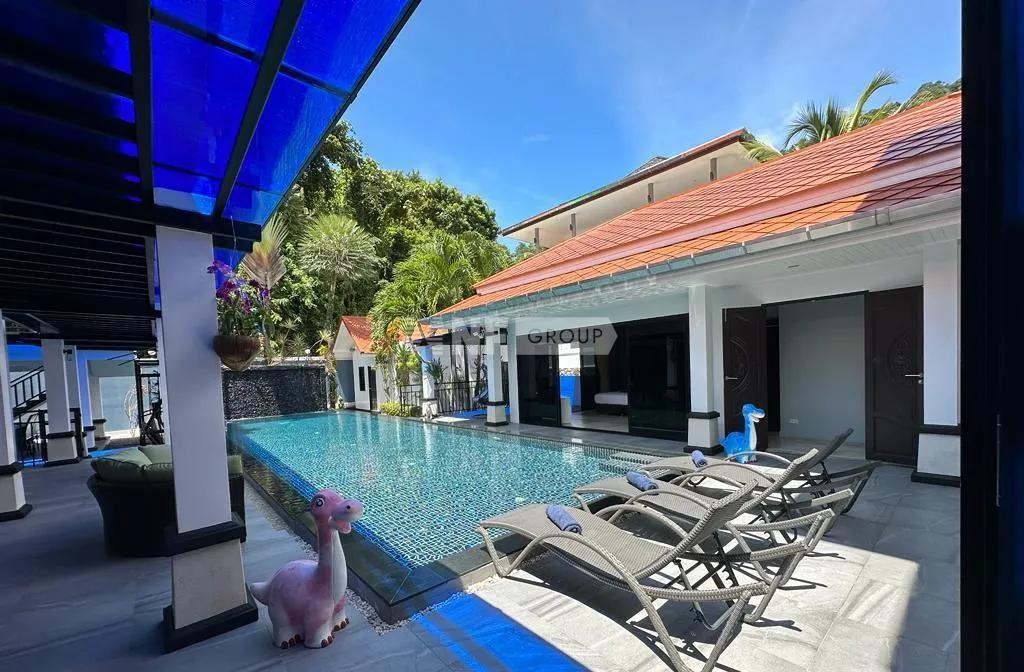 stunning 5 bedrooms villa in the heart of Kathu