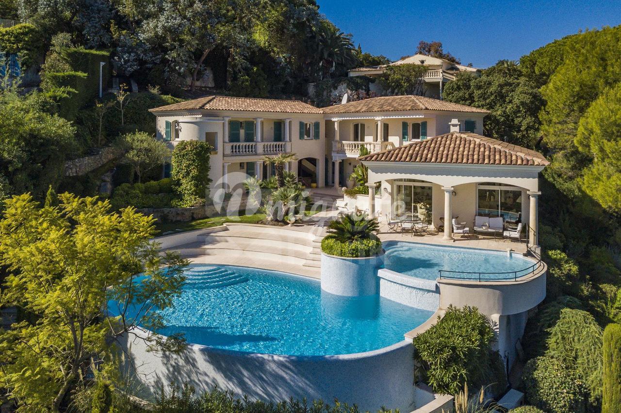 Вилла с захватывающими видами на море в Каннах