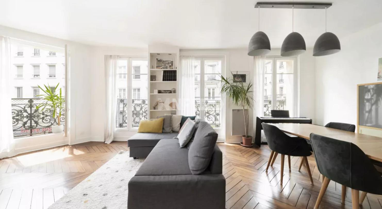 Двухкомнатная квартира в 10 округе Парижа (Knight Frank 25.07.2023)