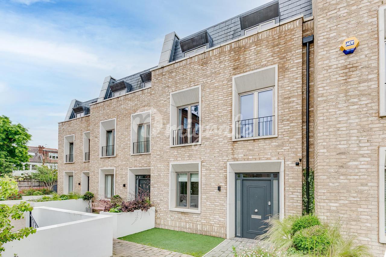 Вилла в Wedgwood Villas, Horticultural Place, London, W4