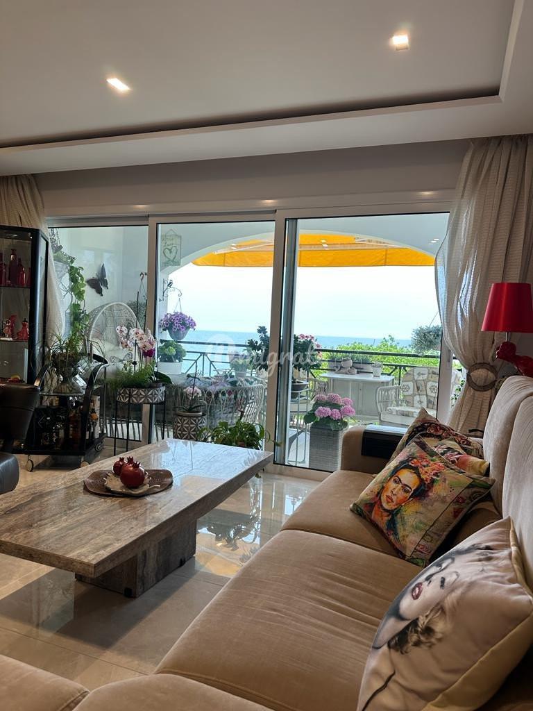 Квартира с 4 спальнями в туристическом районе Гермасойяс, Лимассол
 (4 Bedroom Apartment in Germasogeias Tourist Area, Limassol)