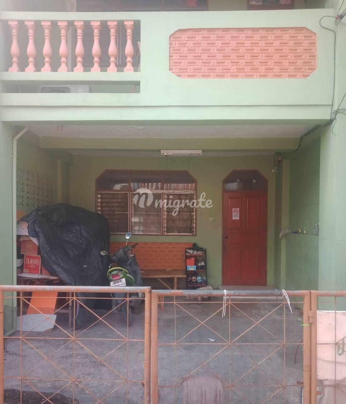 2 спален Таунхаус на продажу в Somchai Pattana (Somchai Pattana)