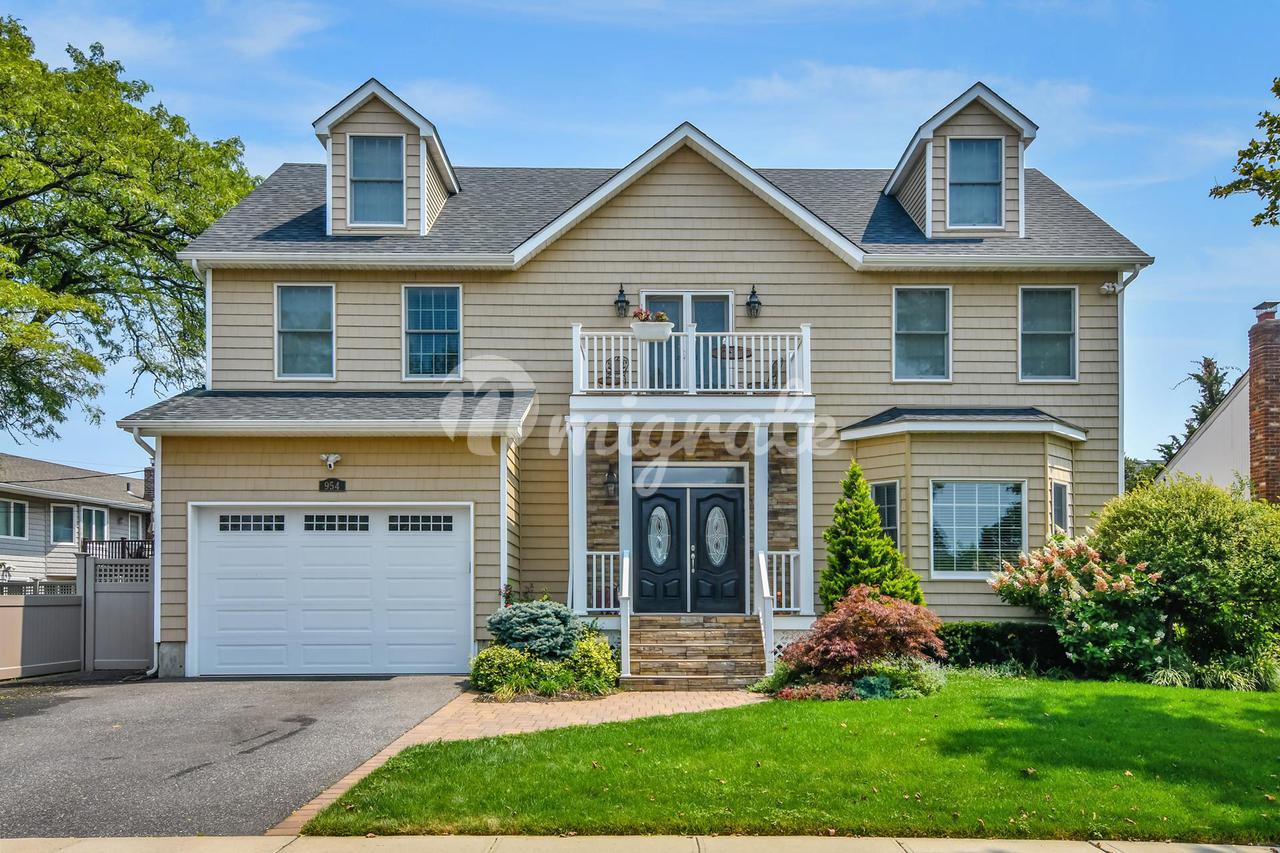 Вилла в 954 Glenridge Avenue - N. Woodmere, New York
