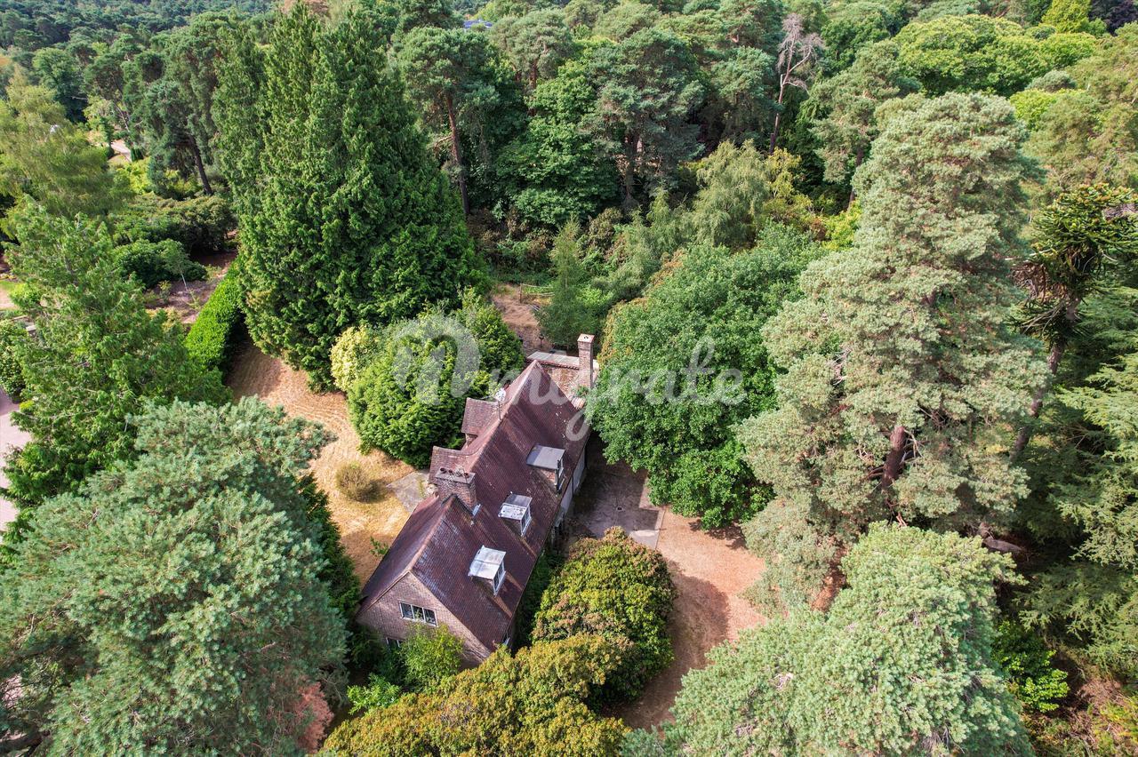 Земельный участок под застройку в Camp End Road, Weybridge, Surrey, KT13
