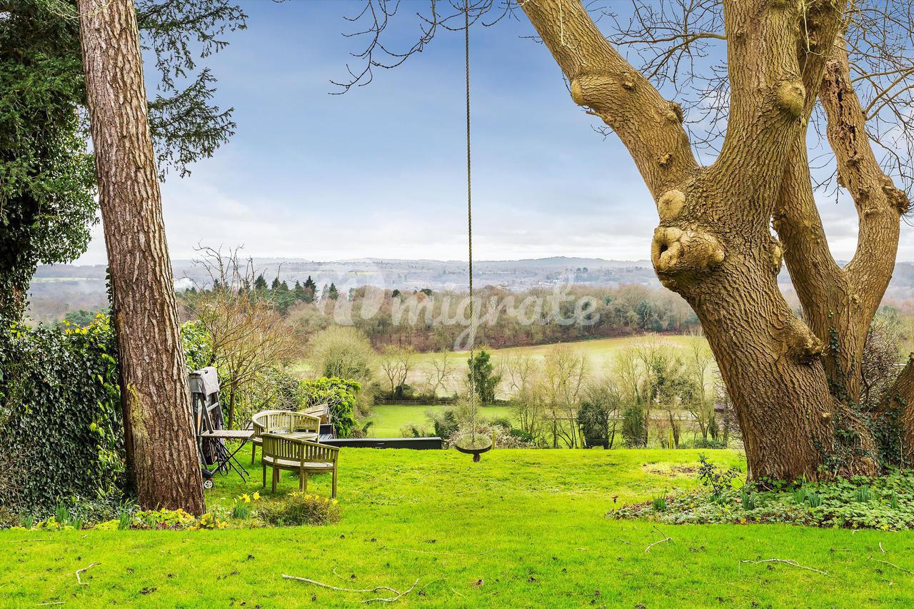 Вилла в Compton Heights, Guildford, Surrey, GU3.