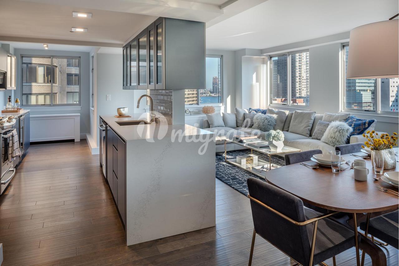 Кондоминиум в The Vantage, 308 E 38TH ST, 16B - Murray Hill, New York