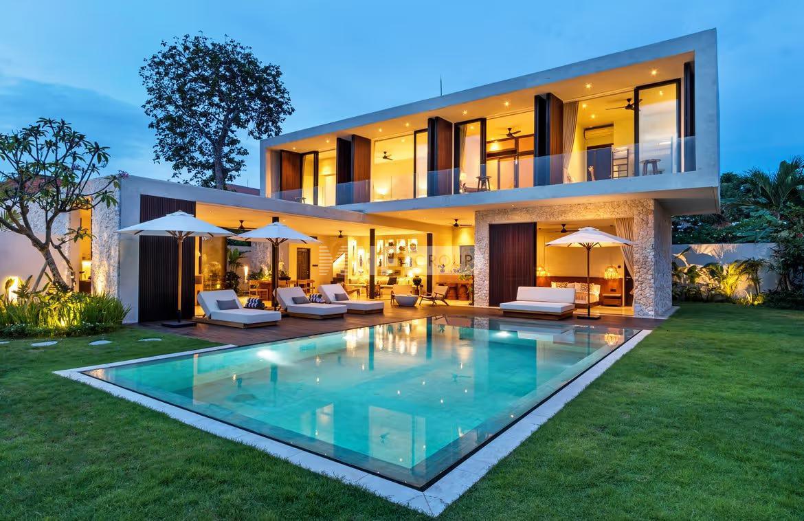 Stylish 4-bedroom villa steps from the beach in Pererenan