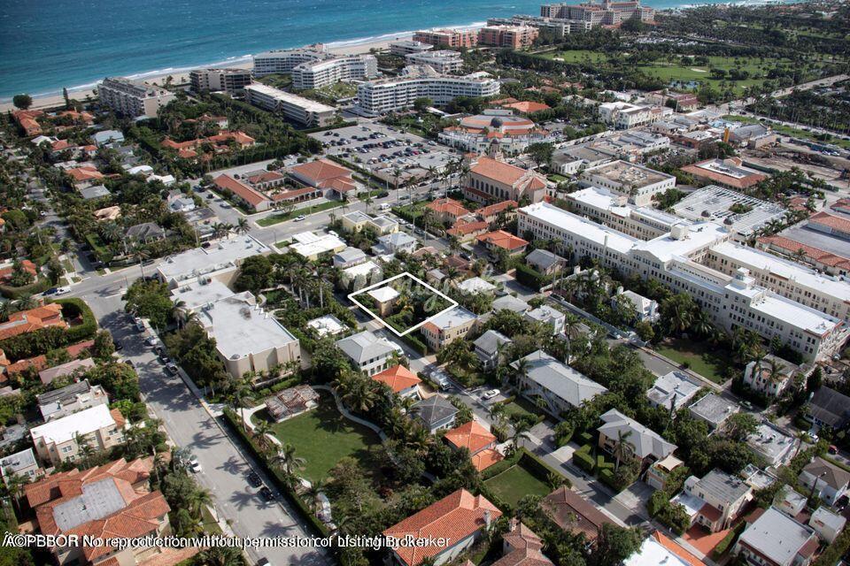 Вилла в 216 Oleander Avenue - Palm Beach, Florida