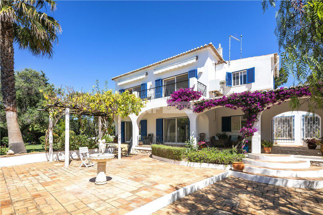 Вилла на побережье