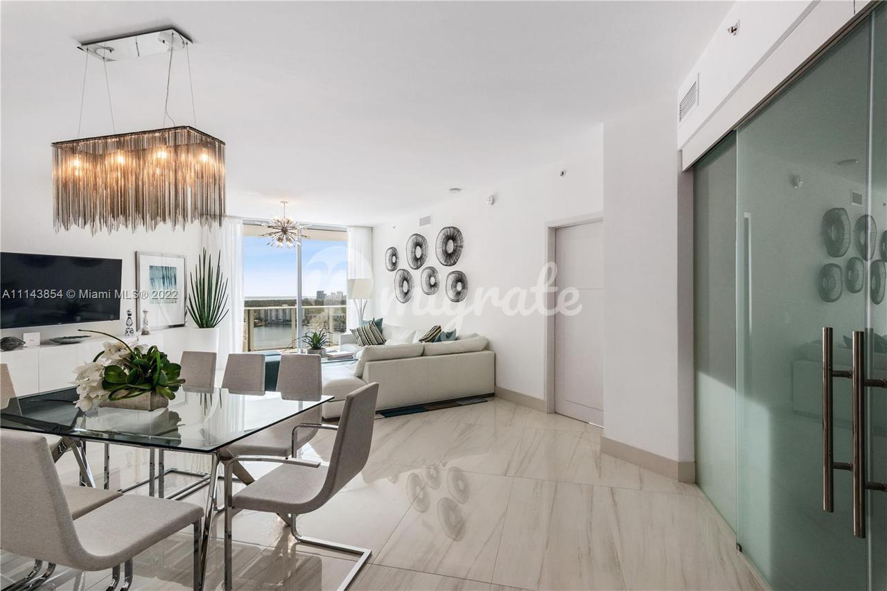 Кондоминиум в 17111  Biscayne Blvd , 2008 - North Miami Beach, Florida