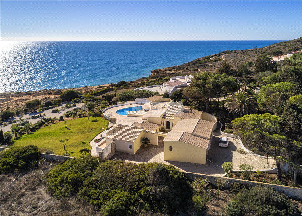 Вилла на побережье