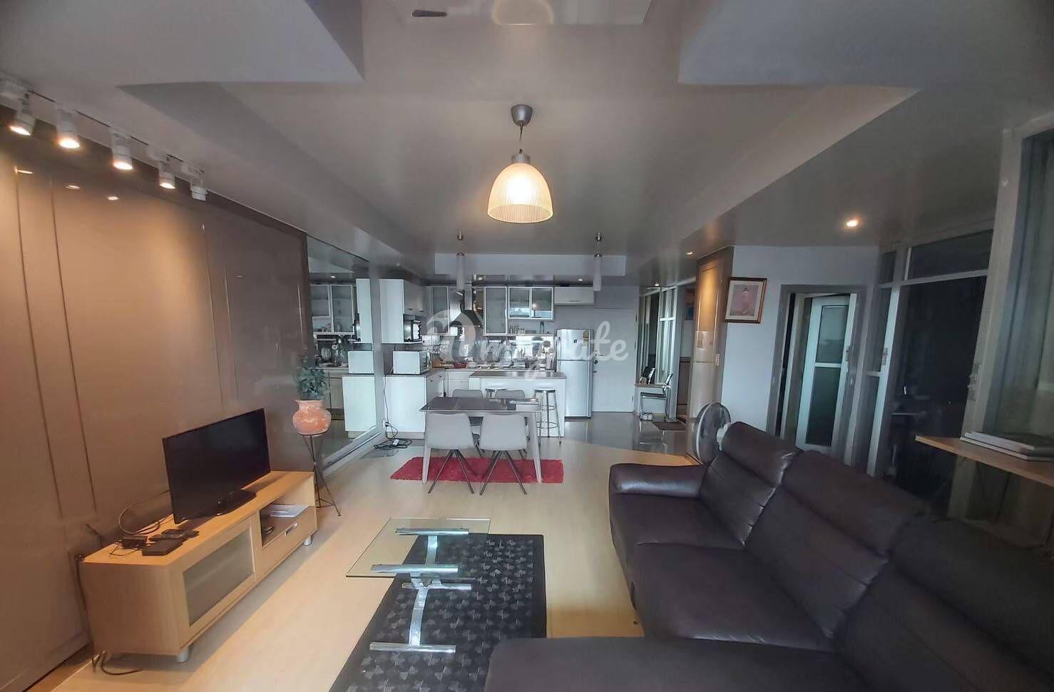2 спален Кондо на продажу в Monterey Place (Monterey Place)