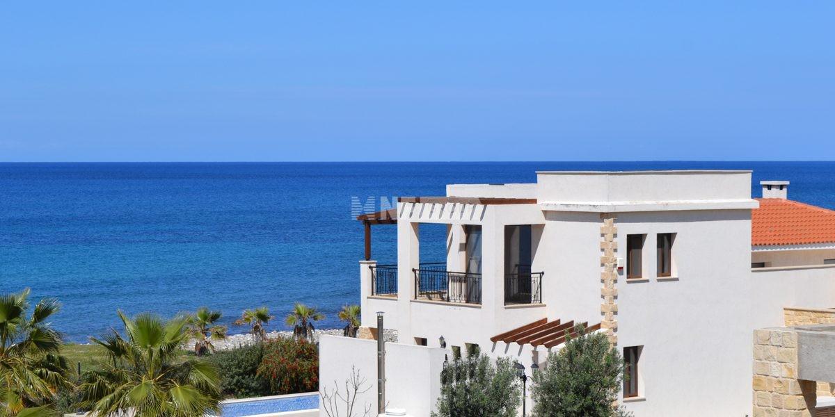 Вилла на 1-ой линии от моря