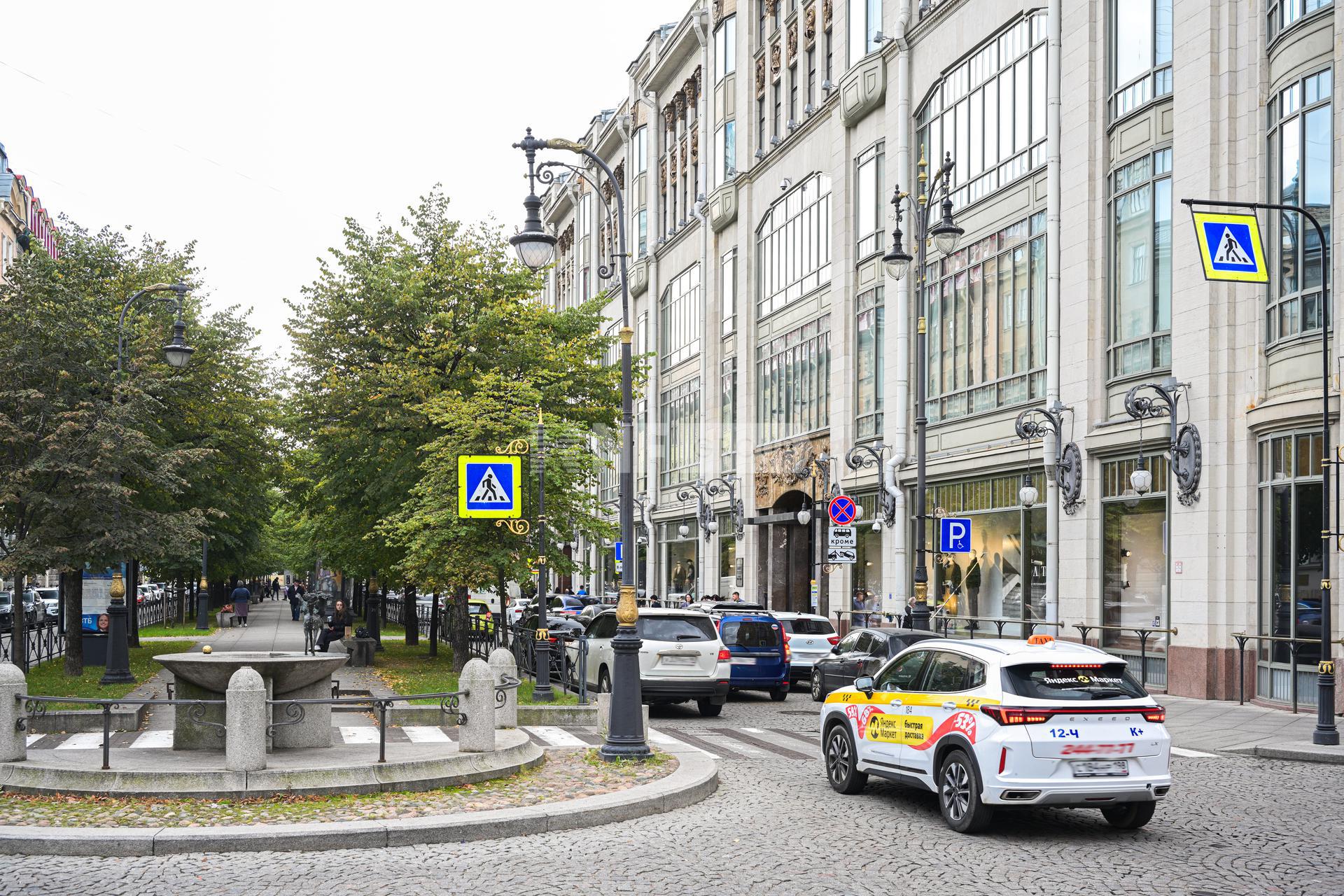 Торговое помещение на Конюшенной пл., д. 2 (konyushennaya)