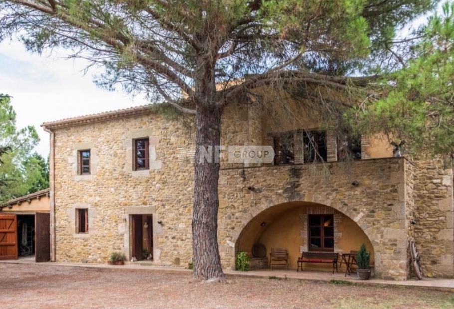 Дом в Жирона