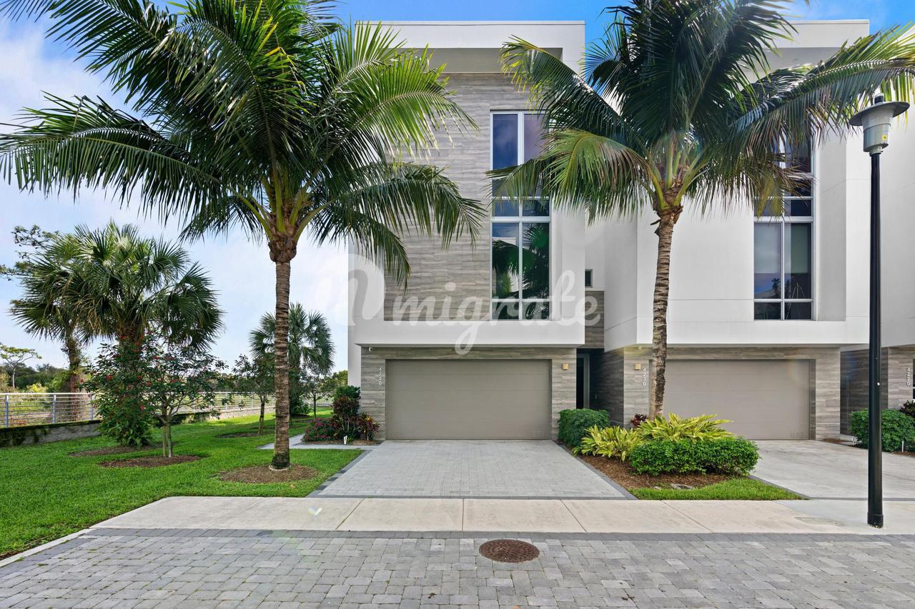 Вилла в 4240 NW 17th Avenue - Boca Raton, Florida