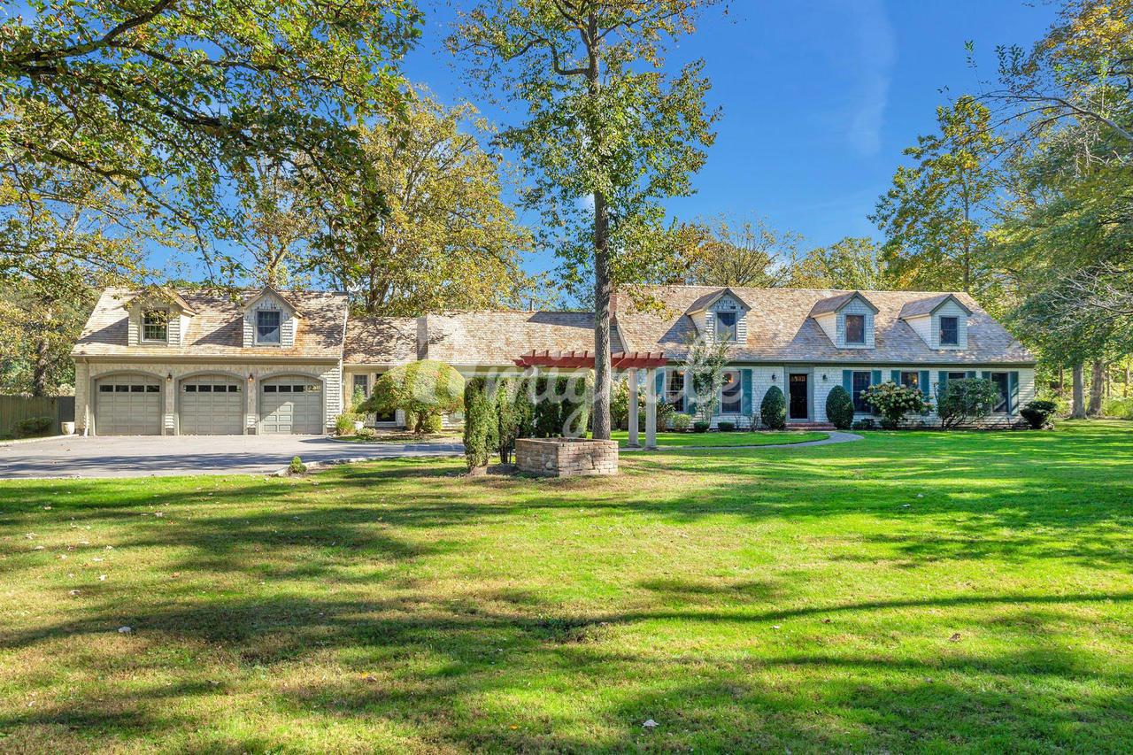 Вилла в 235 Centre Island Road - Centre Island, New York