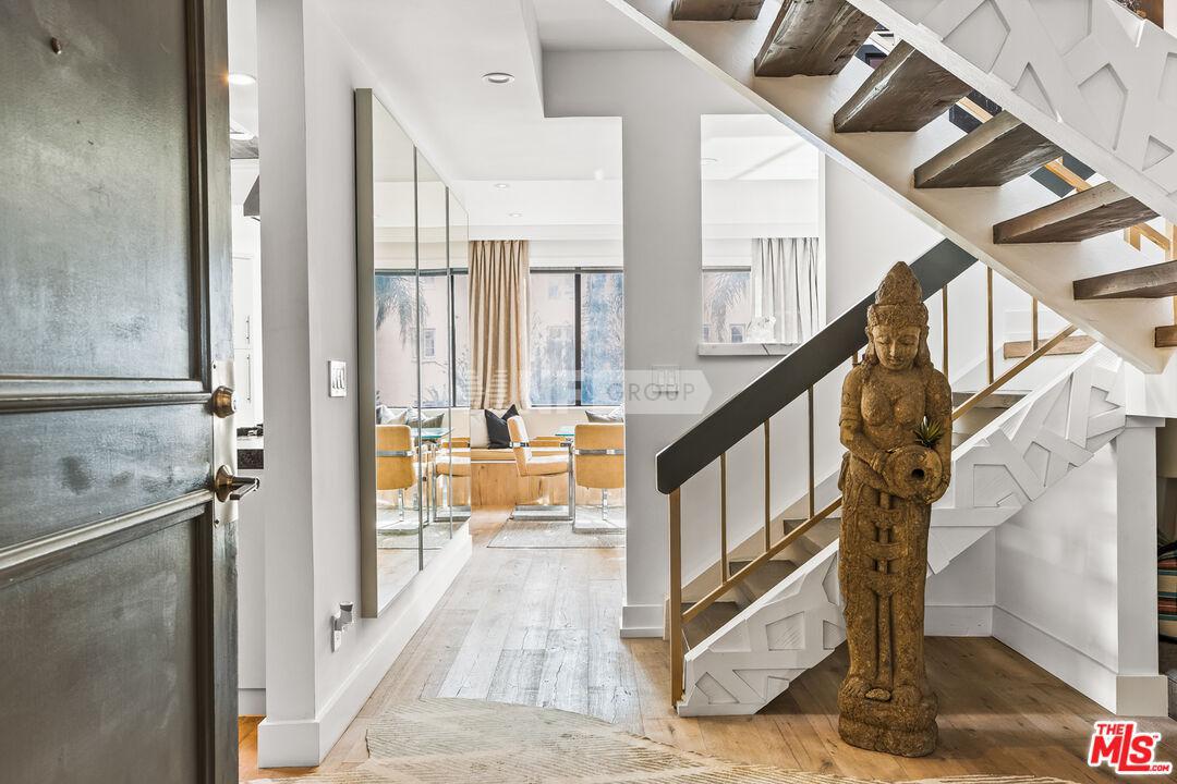 Кондоминиум в 1412 N CRESCENT HEIGHTS Blvd, 202 - West Hollywood, California