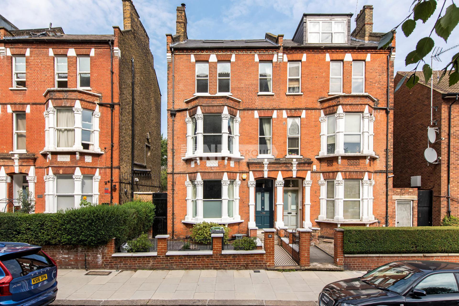 Вилла в Savernake Road, London, NW3