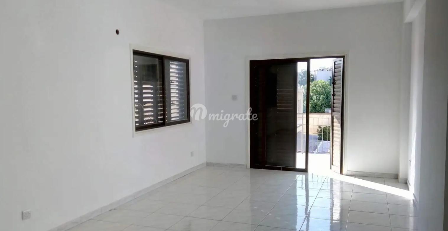 Здание в Агиос Николаосе, Лимассол
 (Building in Agios Nicolaos, Limassol)