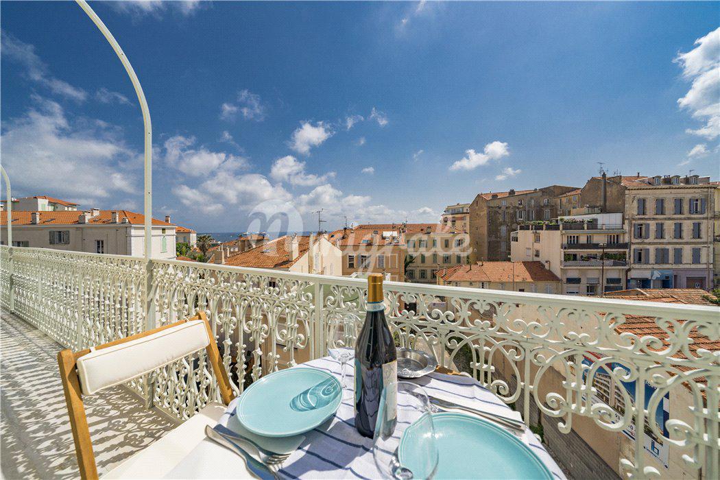 Апартаменты с видом на море в Каннах