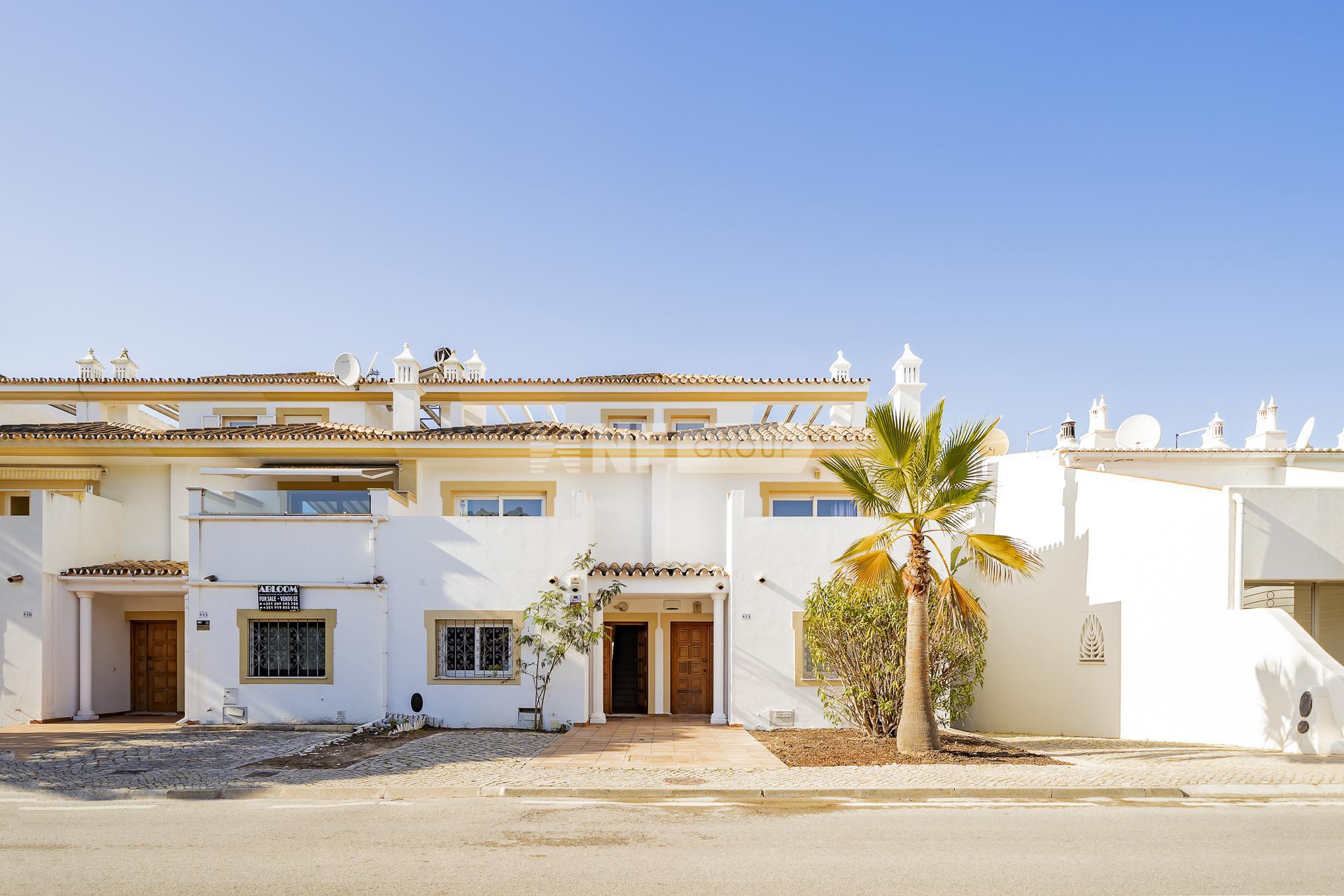 Таунхаус с террасой на крыше (2889 mapro real estate)