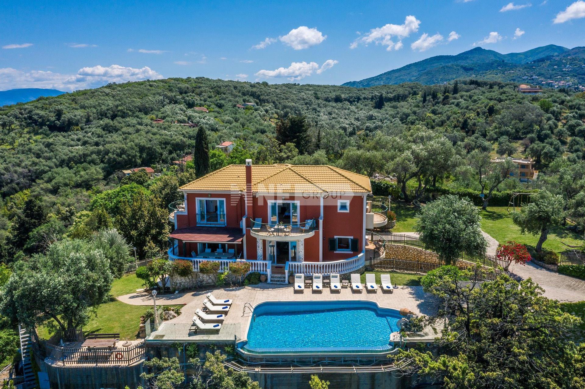 Уникальная вилла с видом на море на о. Корфу