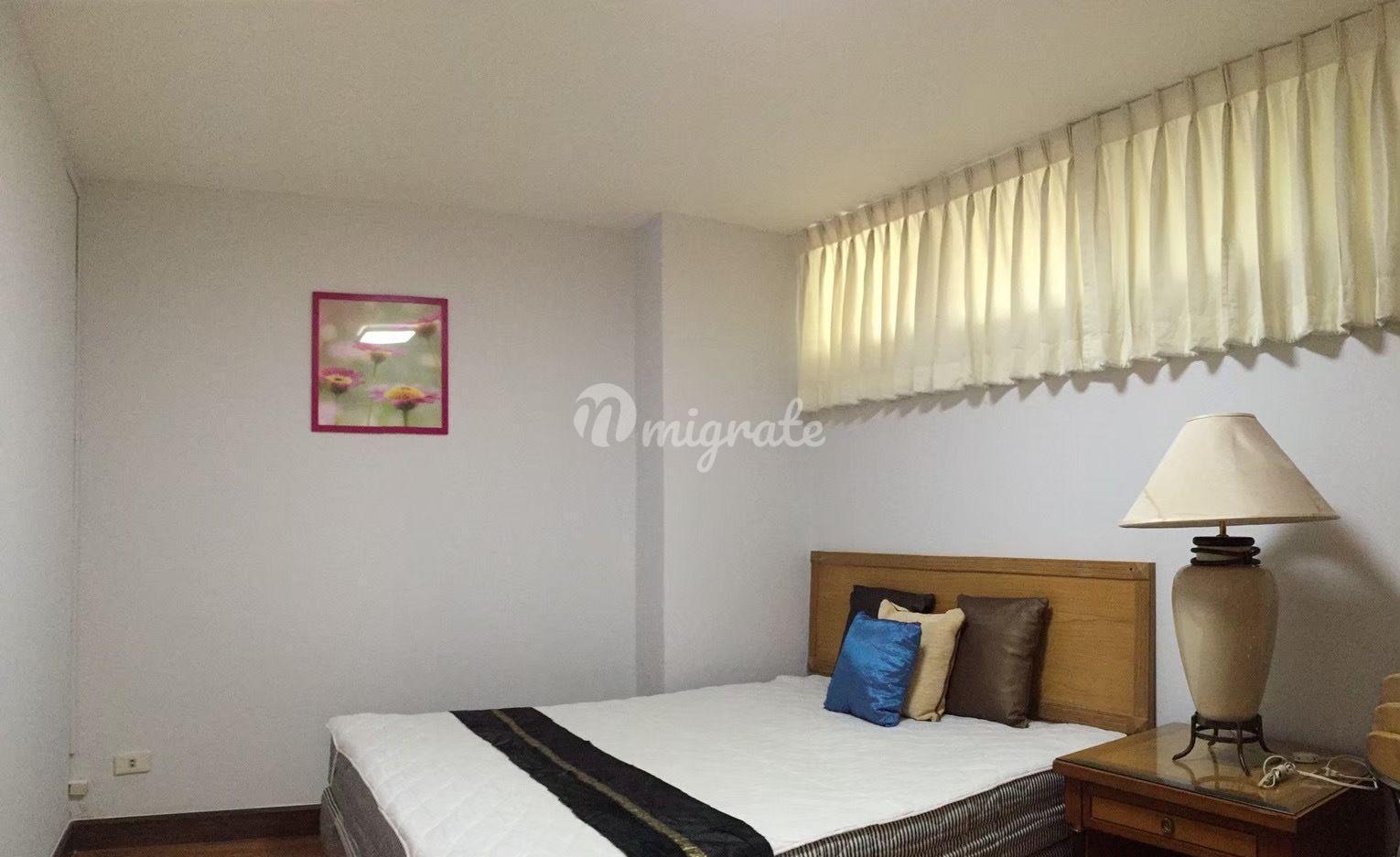 2 спален Кондо на продажу в Monterey Place (Monterey Place)