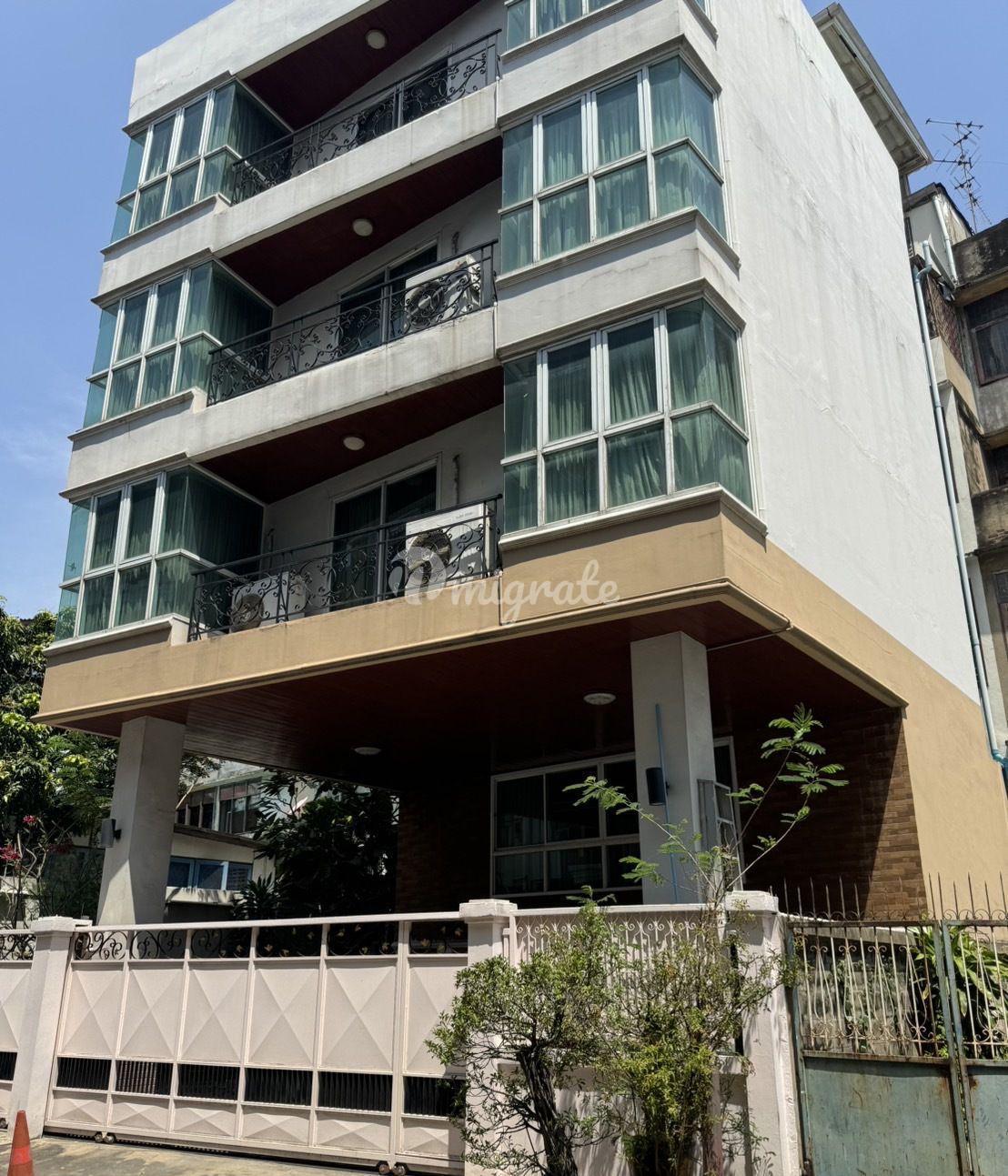 5 спален Дом на продажу (Townhouse for Sale at Sukhumvit 71)