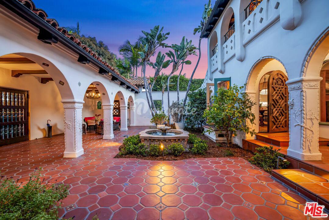 Вилла в 1013 N Roxbury Dr - Beverly Hills, California