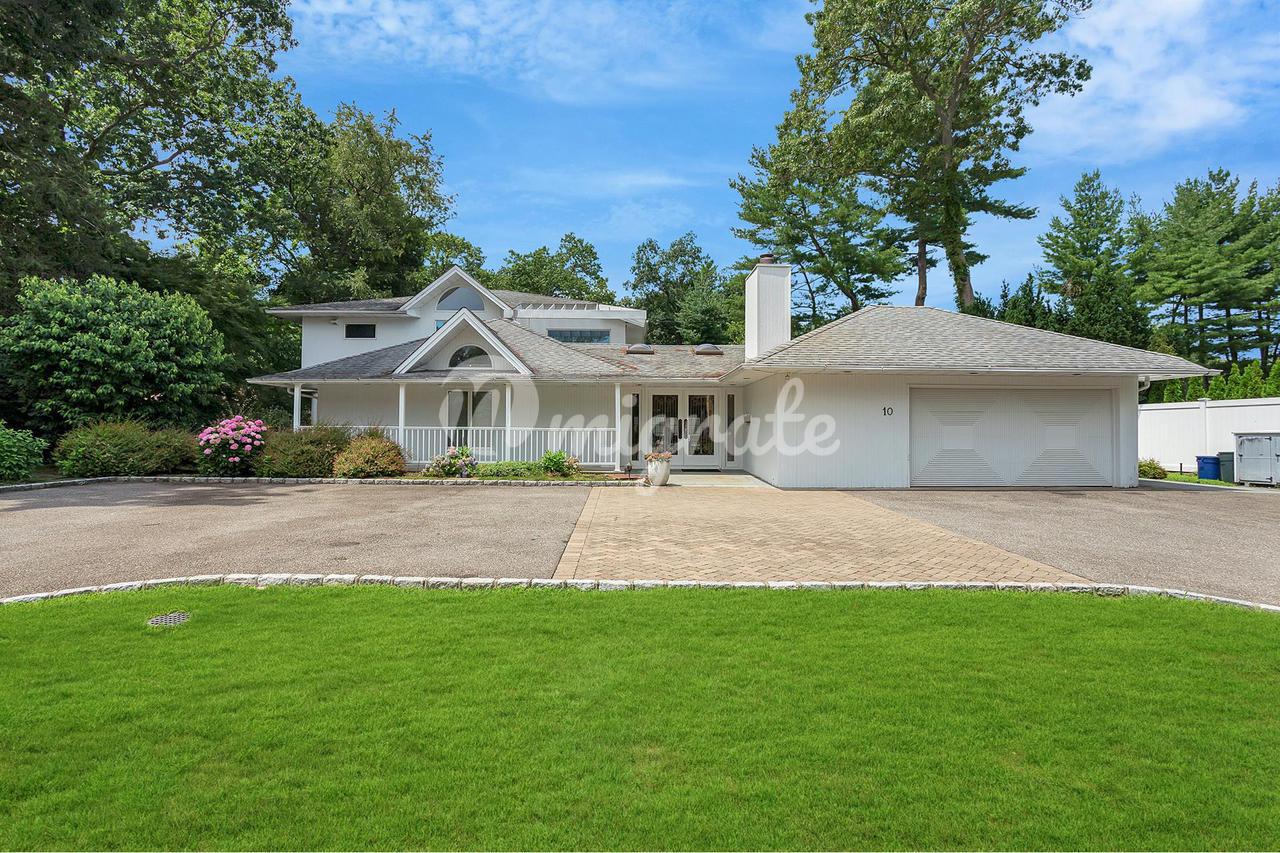 Вилла в 10 Shadetree Lane - Roslyn Heights, New York