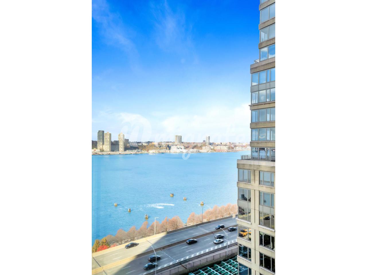 Кондоминиум в 200 RIVERSIDE BLVD, 17B - Lincoln Square, New York