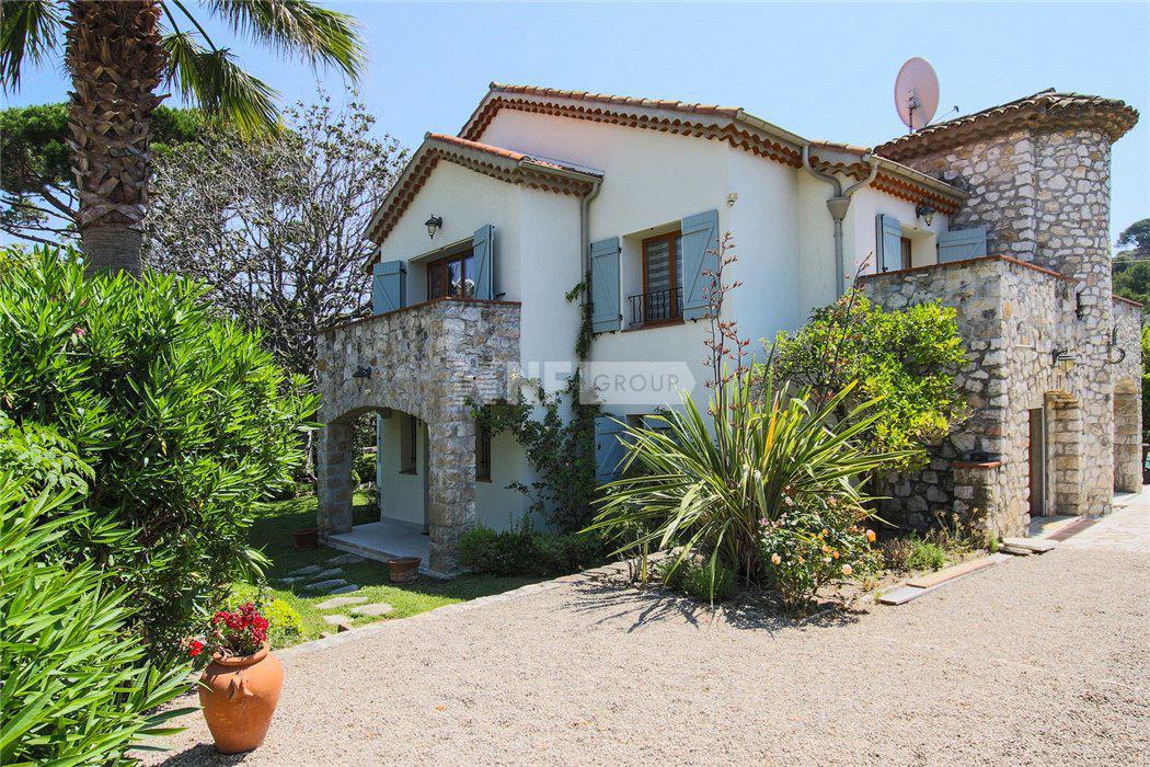 Прекрасная вилла рядом с пляжами на мысе Антиб