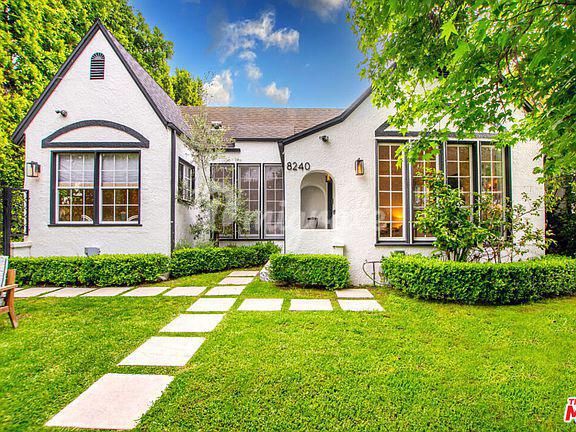 Уютный дом в Лос-Анджелесе (8240 W 4th St, Los Angeles, CA 90048)