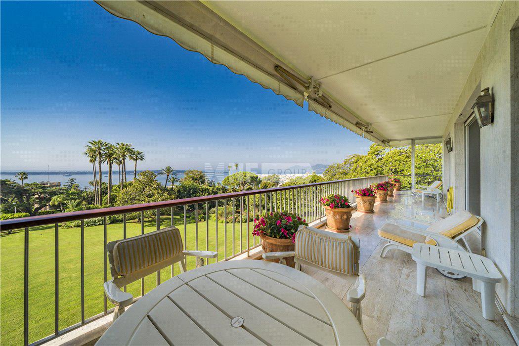 Апартаменты с видом на море в Каннах