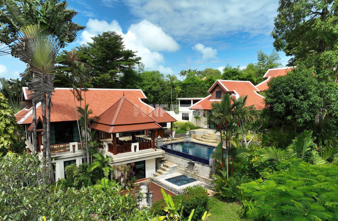 5-Bedroom Villa for Sale in Baan-Bua Naiharn