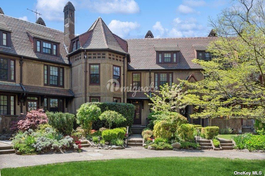 Вилла в 53 Burns Street - Forest Hills, New York