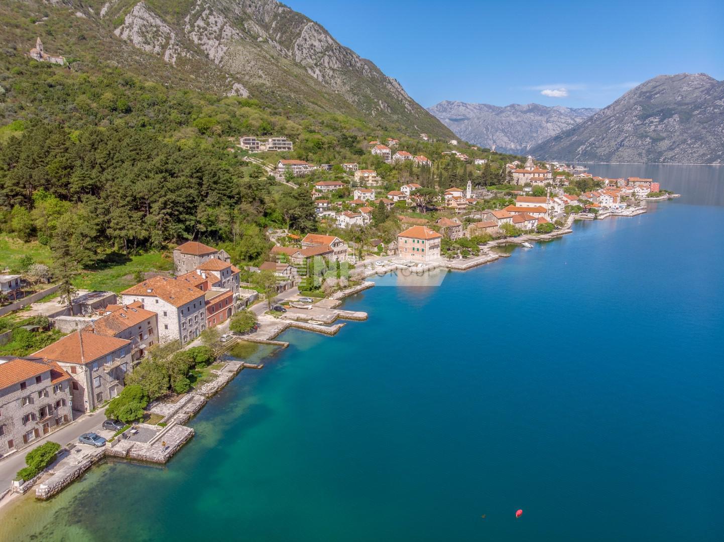 Каменный дом в Прчне на первой линии с понтоном (Stone house in Prcnje on the first line with a pontoon)