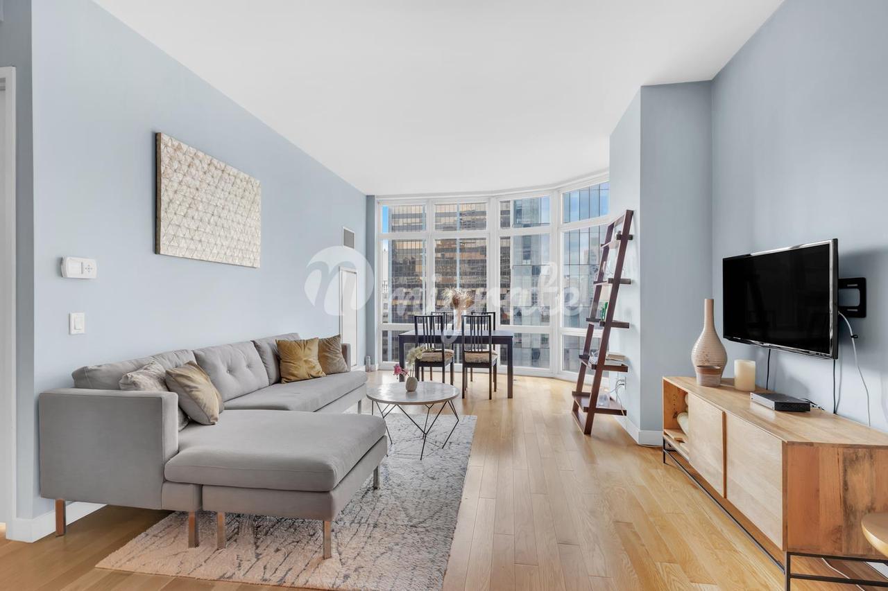 Кондоминиум в 555 W 59TH ST, 15C - Lincoln Square, New York