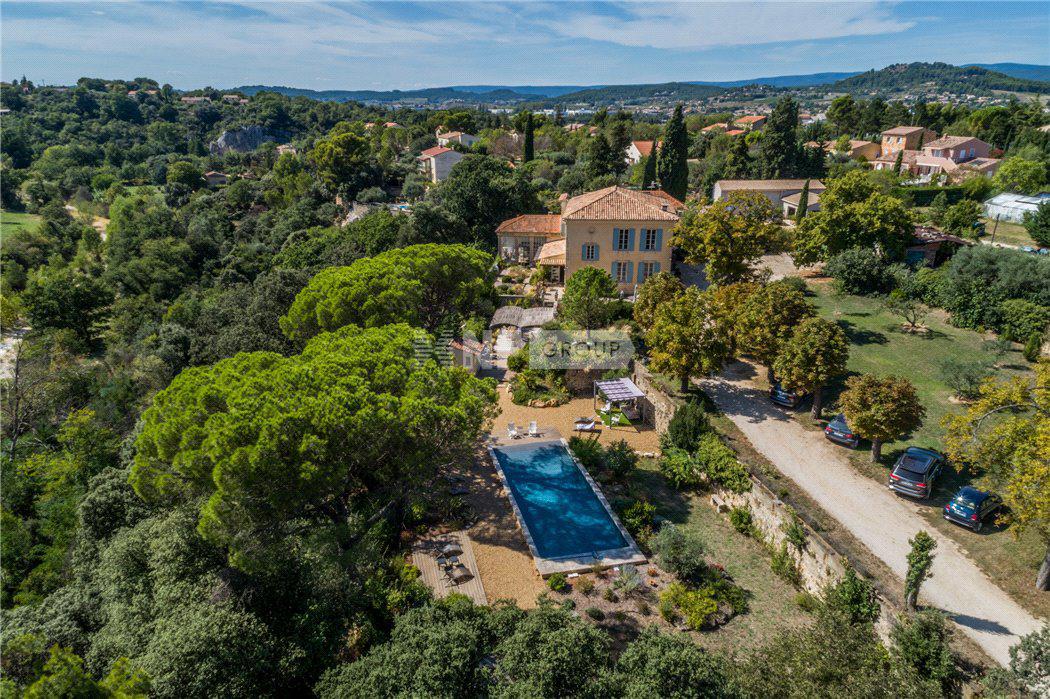 Прекрасный усадебный дом в Воклюз